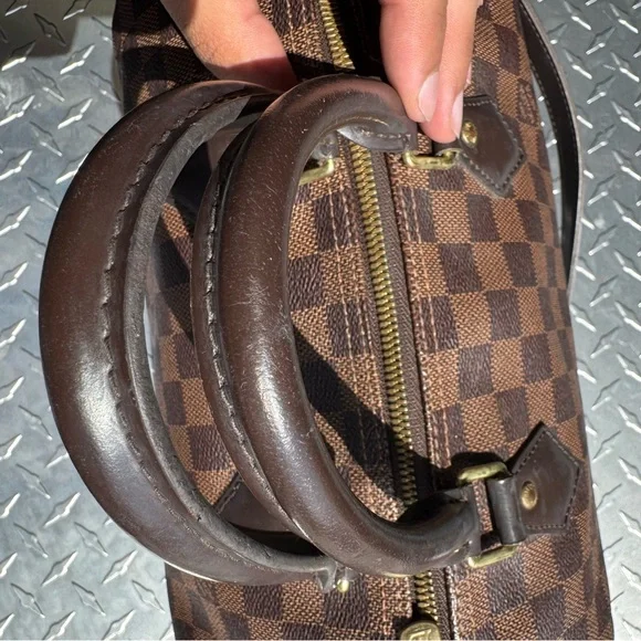 Louis Vuitton Speedy Bandouliere 30 in Damier Ebene - Picture 11 of 16